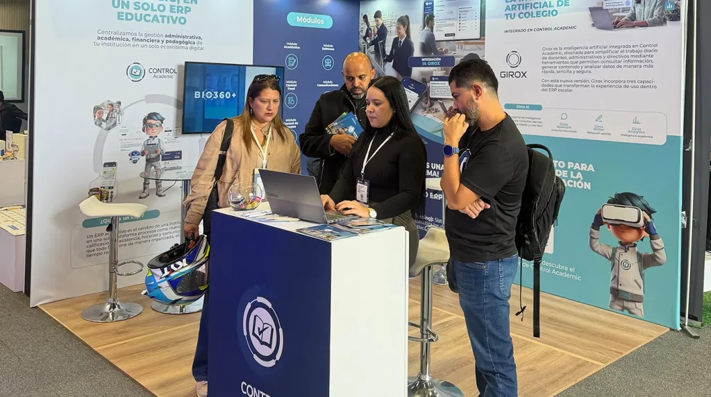 clientes que llegaron a nuestro stand a conocer todo sobre control academic